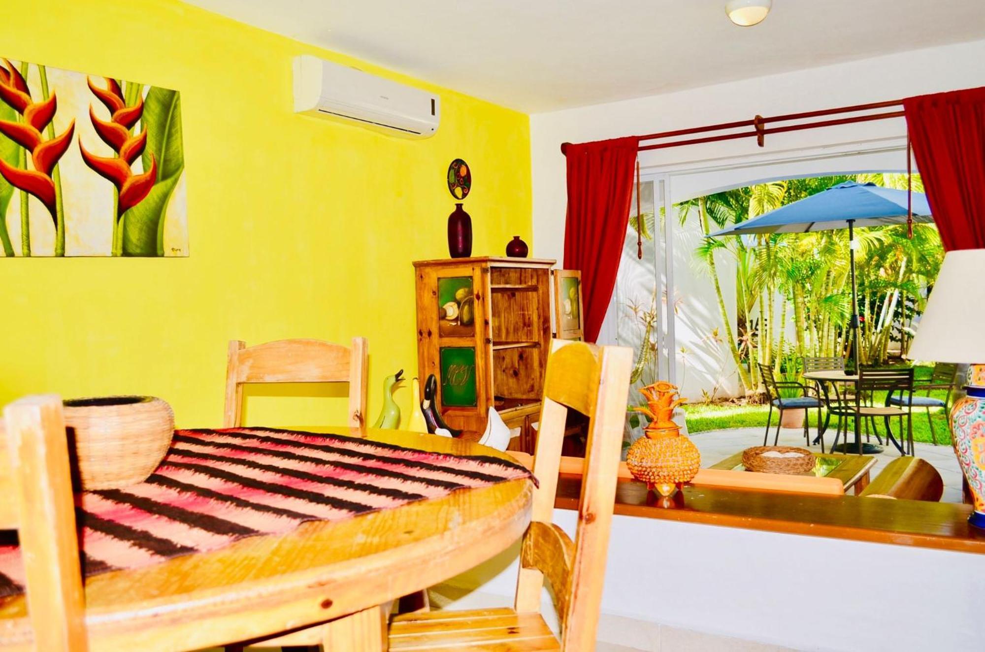 Guest house Executive Budget With Swimming Pool Air Conditioning And Parking