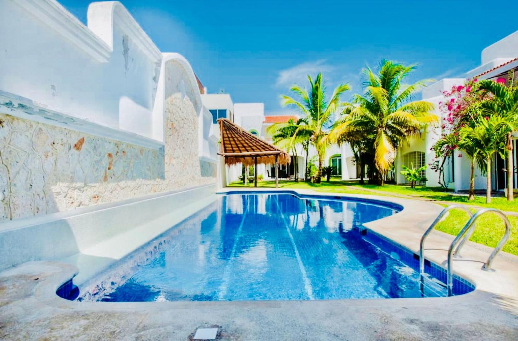 Executive Budget With Swimming Pool Air Conditioning And Parking Guest house *