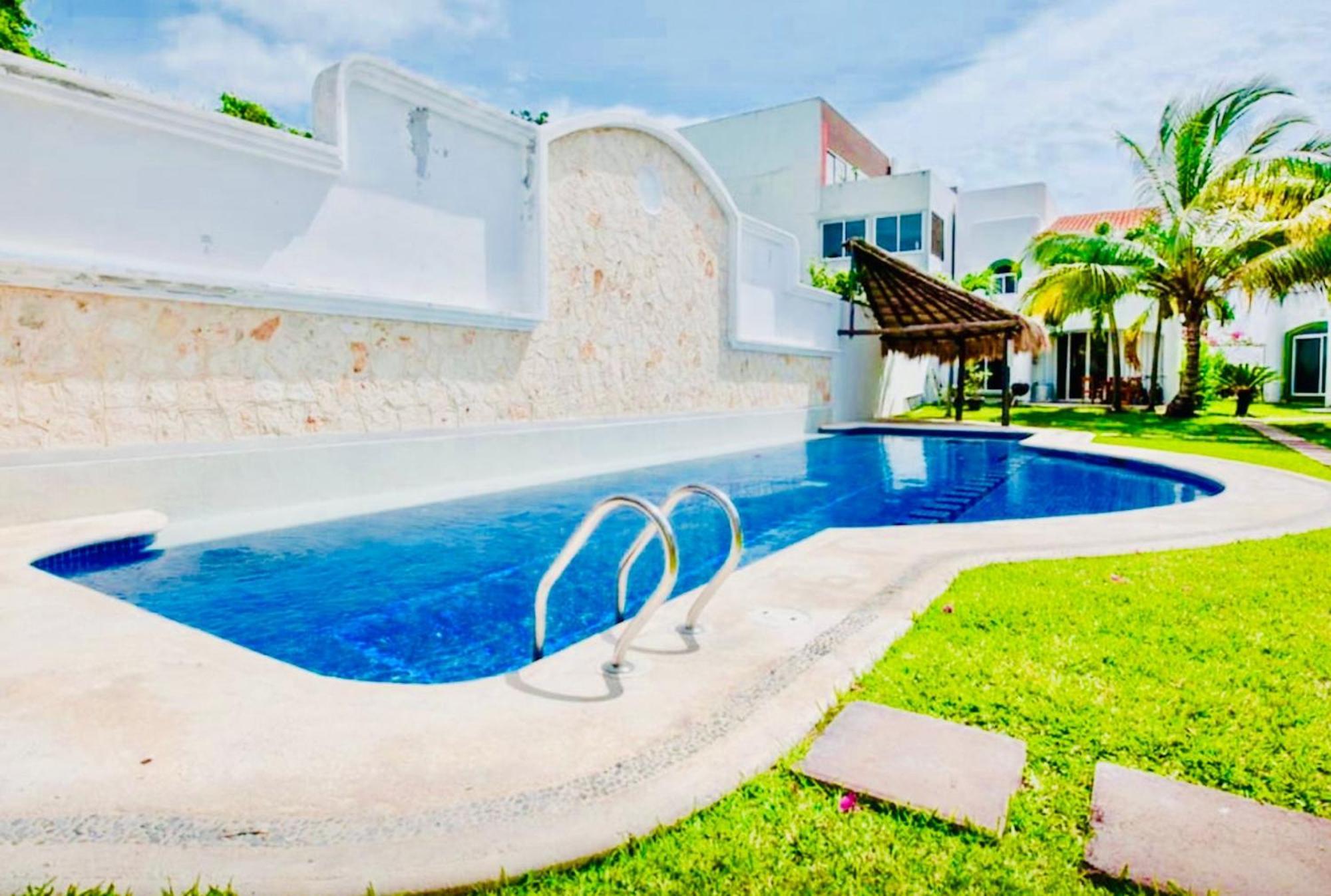 Executive Budget With Swimming Pool Air Conditioning And Parking * Playa del Carmen