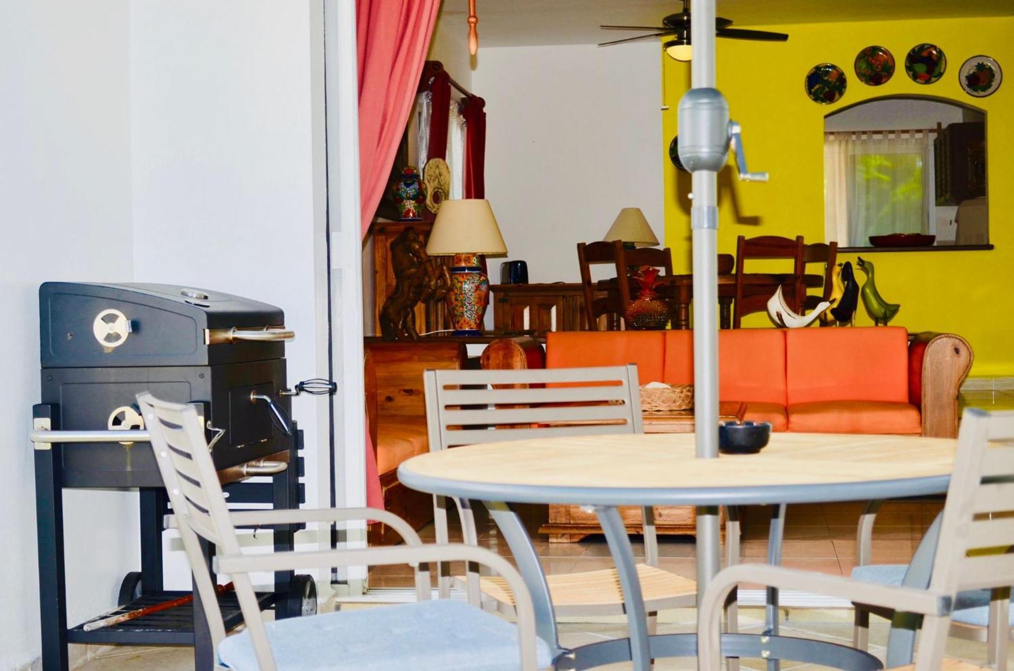 Executive Budget With Swimming Pool Air Conditioning And Parking Playa del Carmen