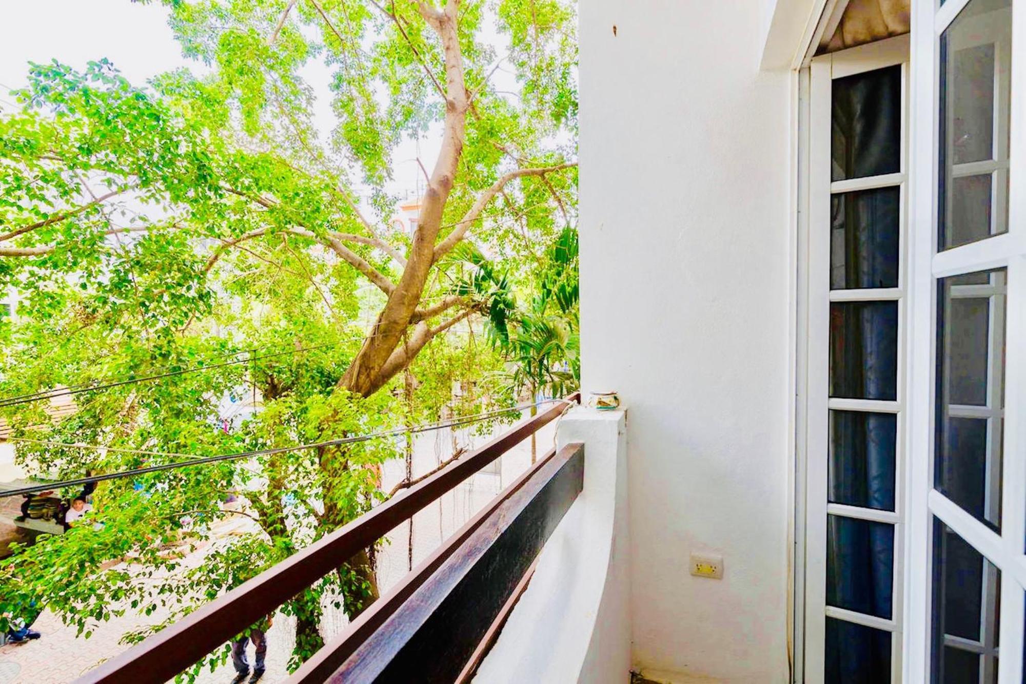5th Avenue 3 People Balcony Bed & Breakfast