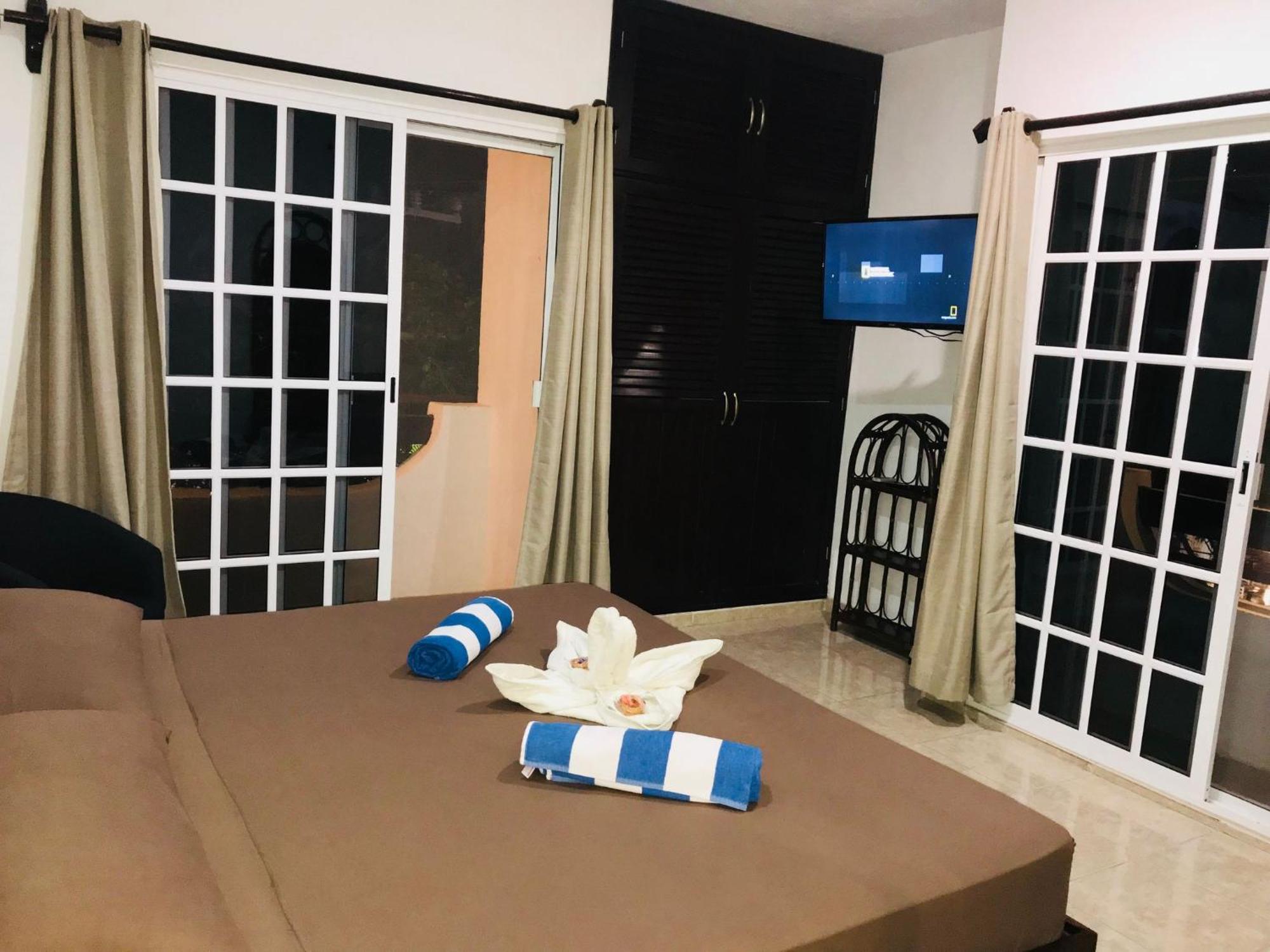 5th Avenue 3 People Balcony Playa del Carmen