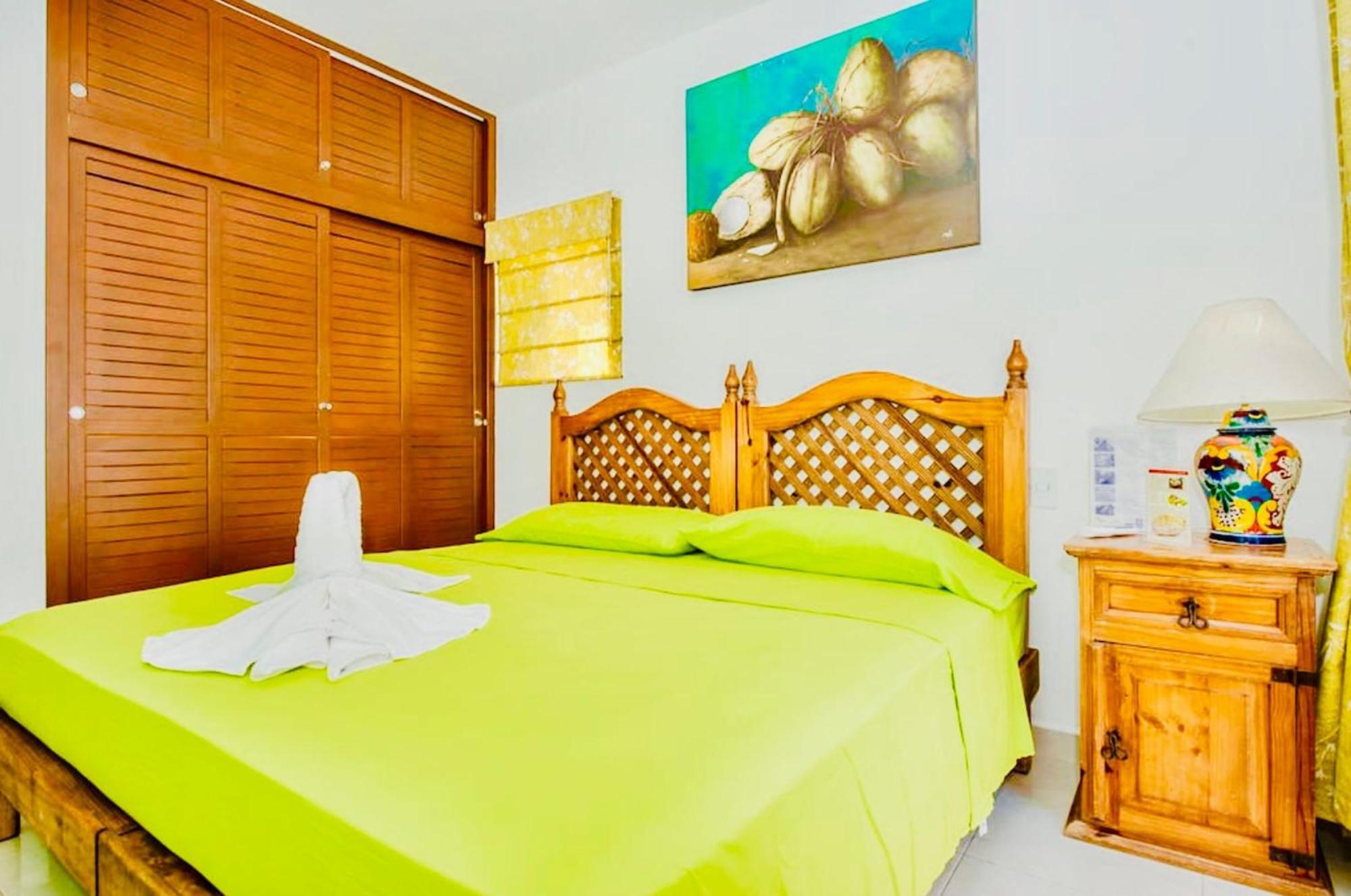 Superior Budget With Swimming Pool Air Conditioning And Parking Guest house