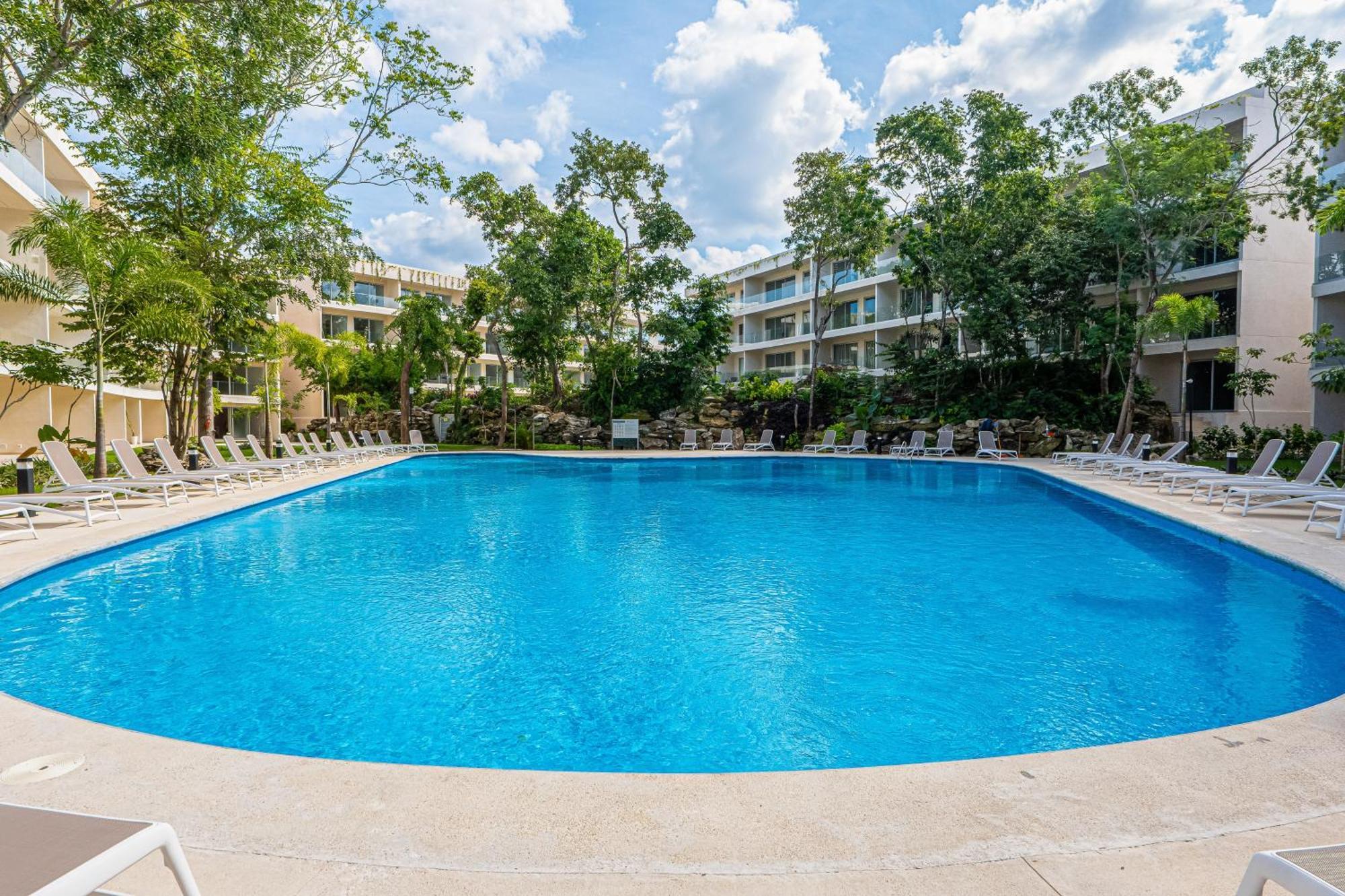 Coral Breeze Hotel *
