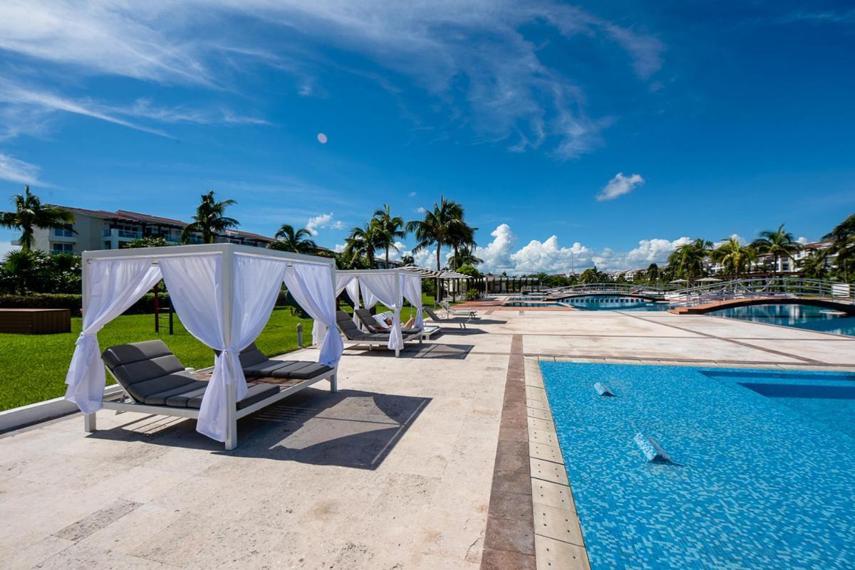 Luxury Blue Ocean Mareazul