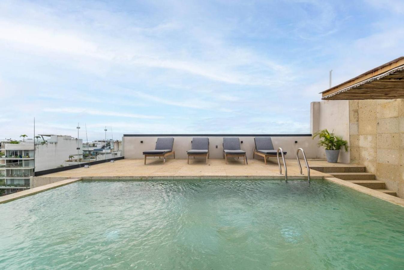 Vakantiehuis Lux With Rooftop Pool, Walk To And 5th Ave *