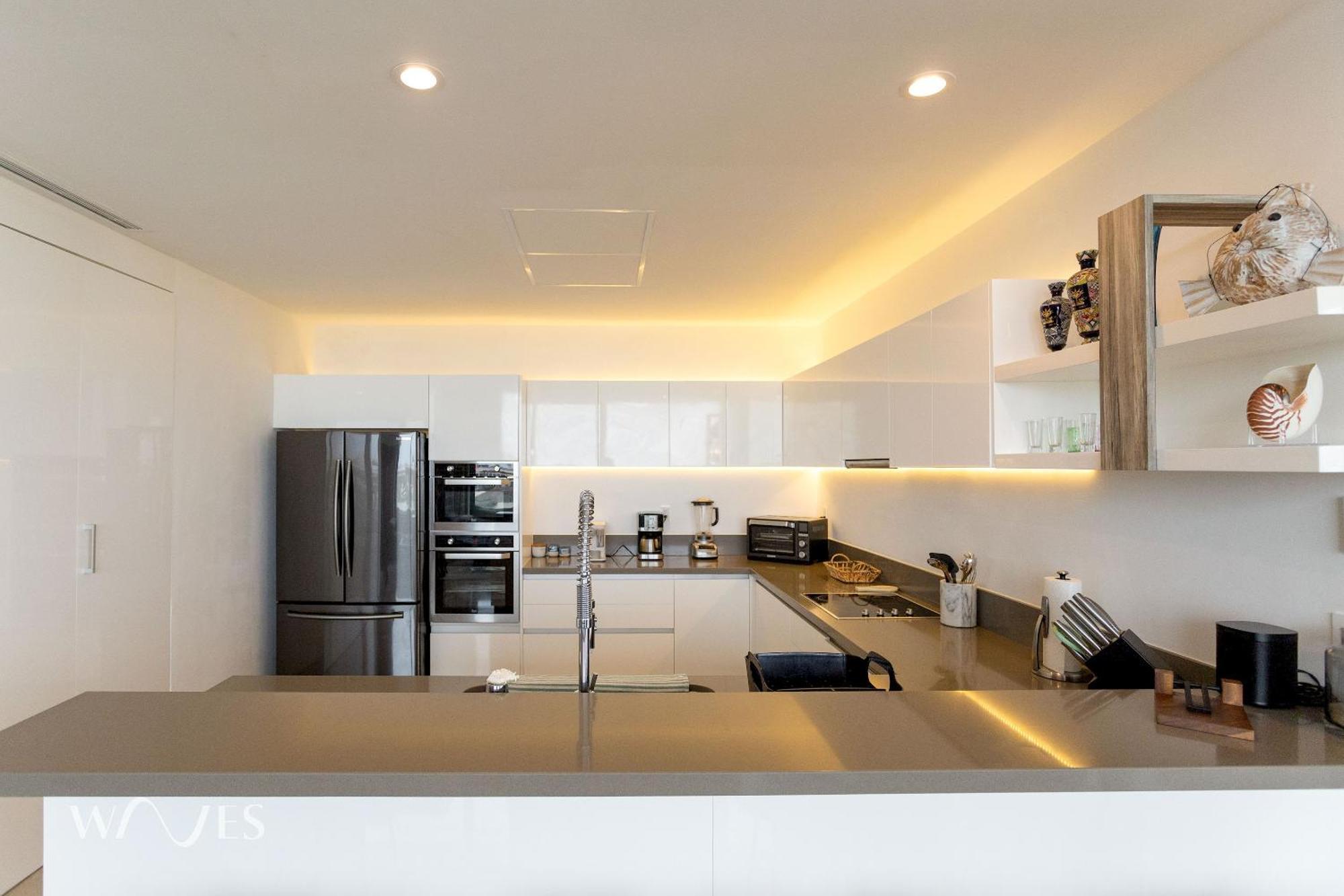 3 Br. Ocean Front Ph With Stunning Views Apartment