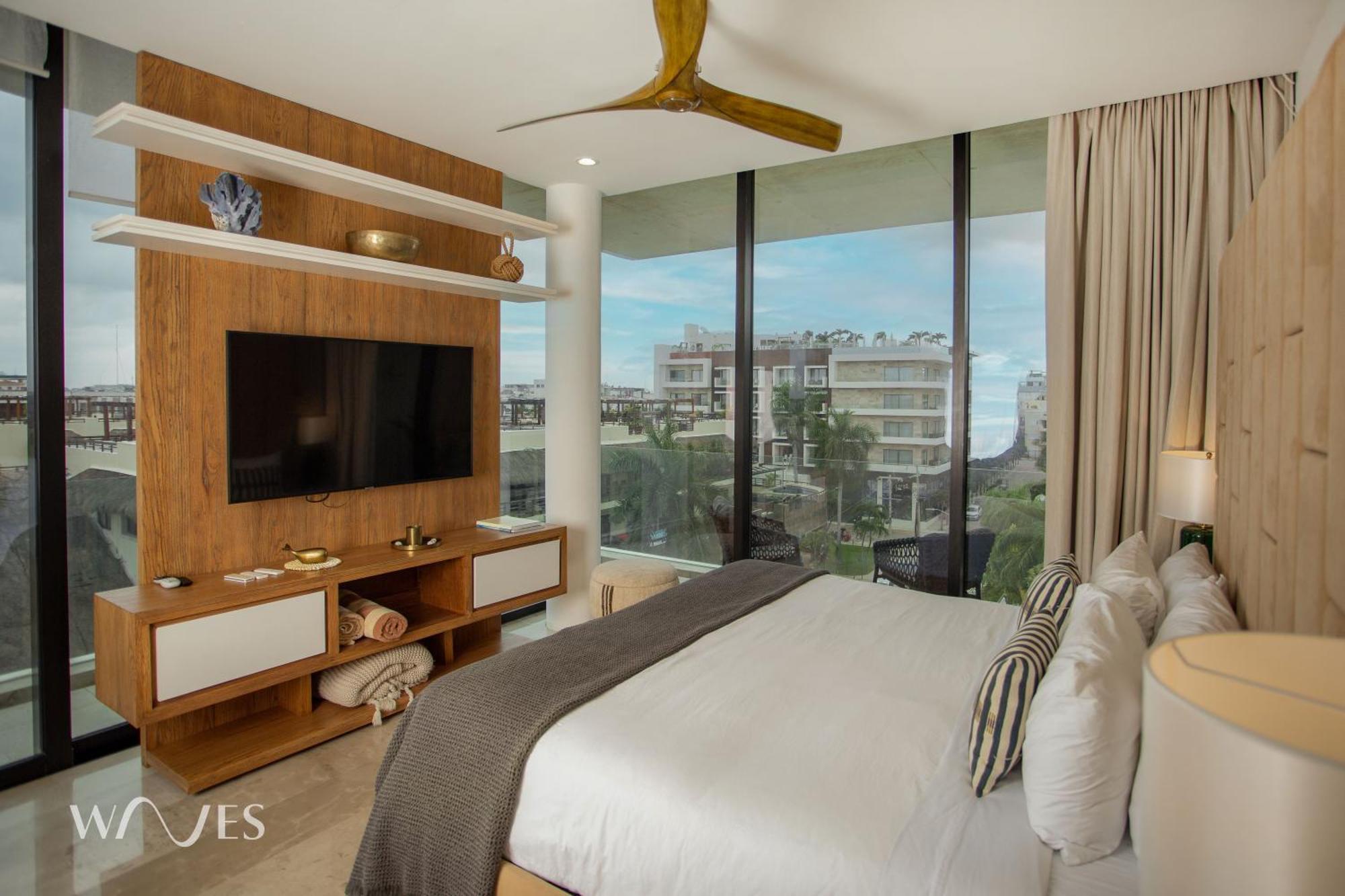 Apartment 3 Br. Ocean Front Ph With Stunning Views