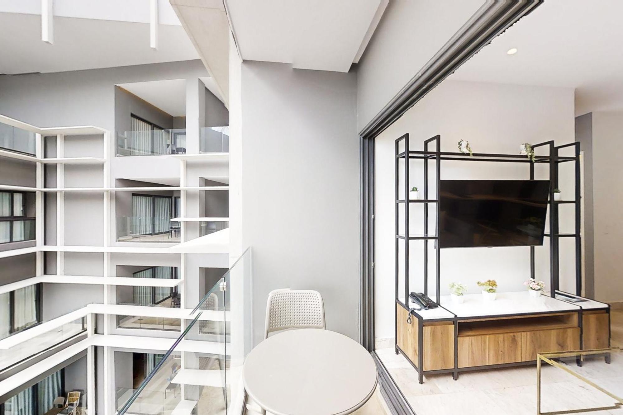 Apartment Golden Wave Escape