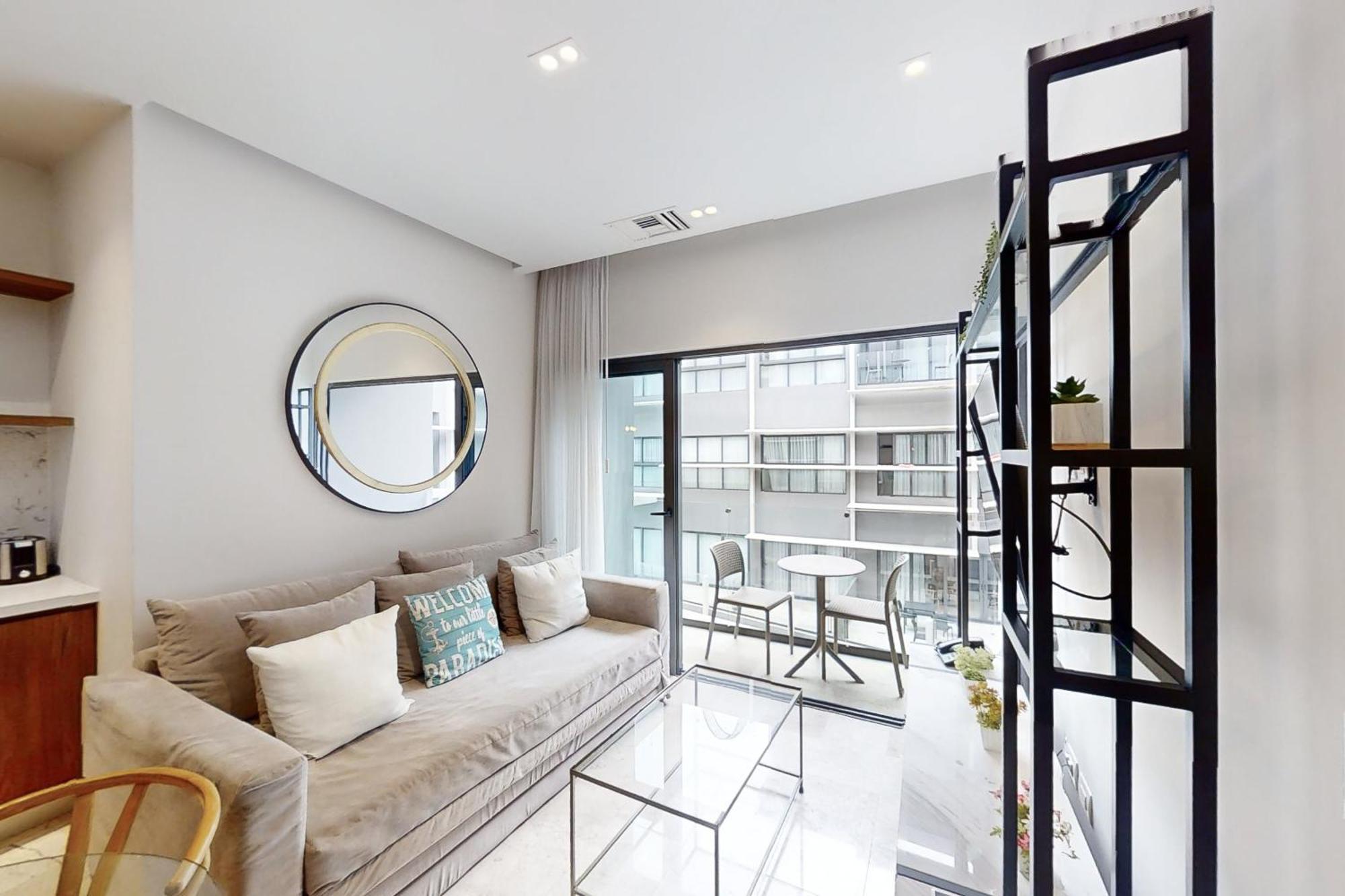 Golden Wave Escape Apartment *