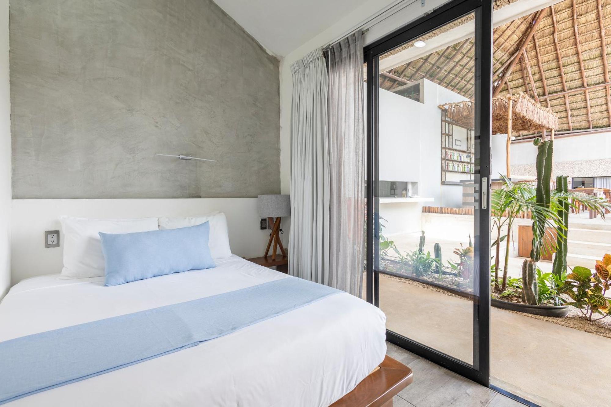 Areia - Front Lodge