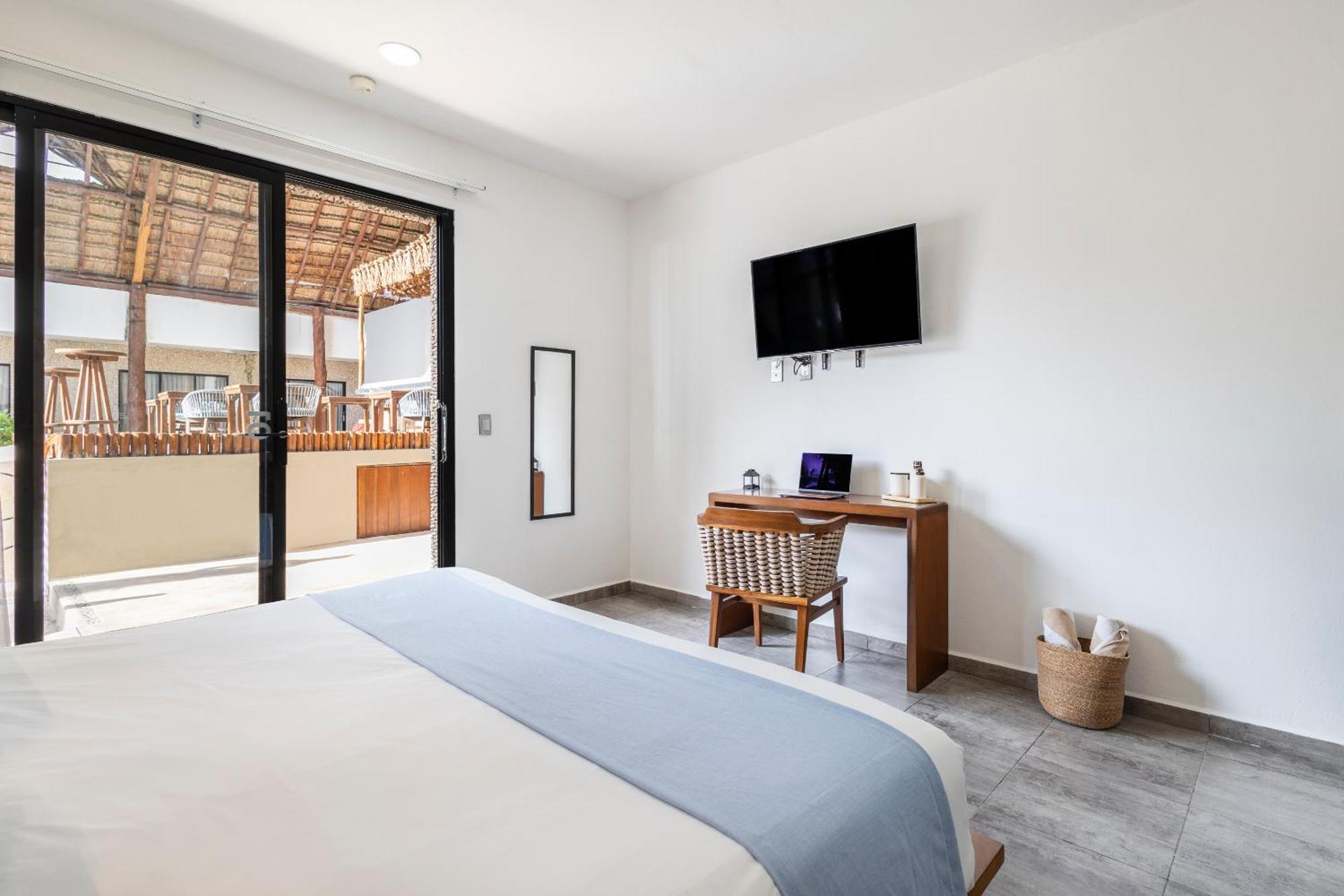 Areia - Front Lodge *