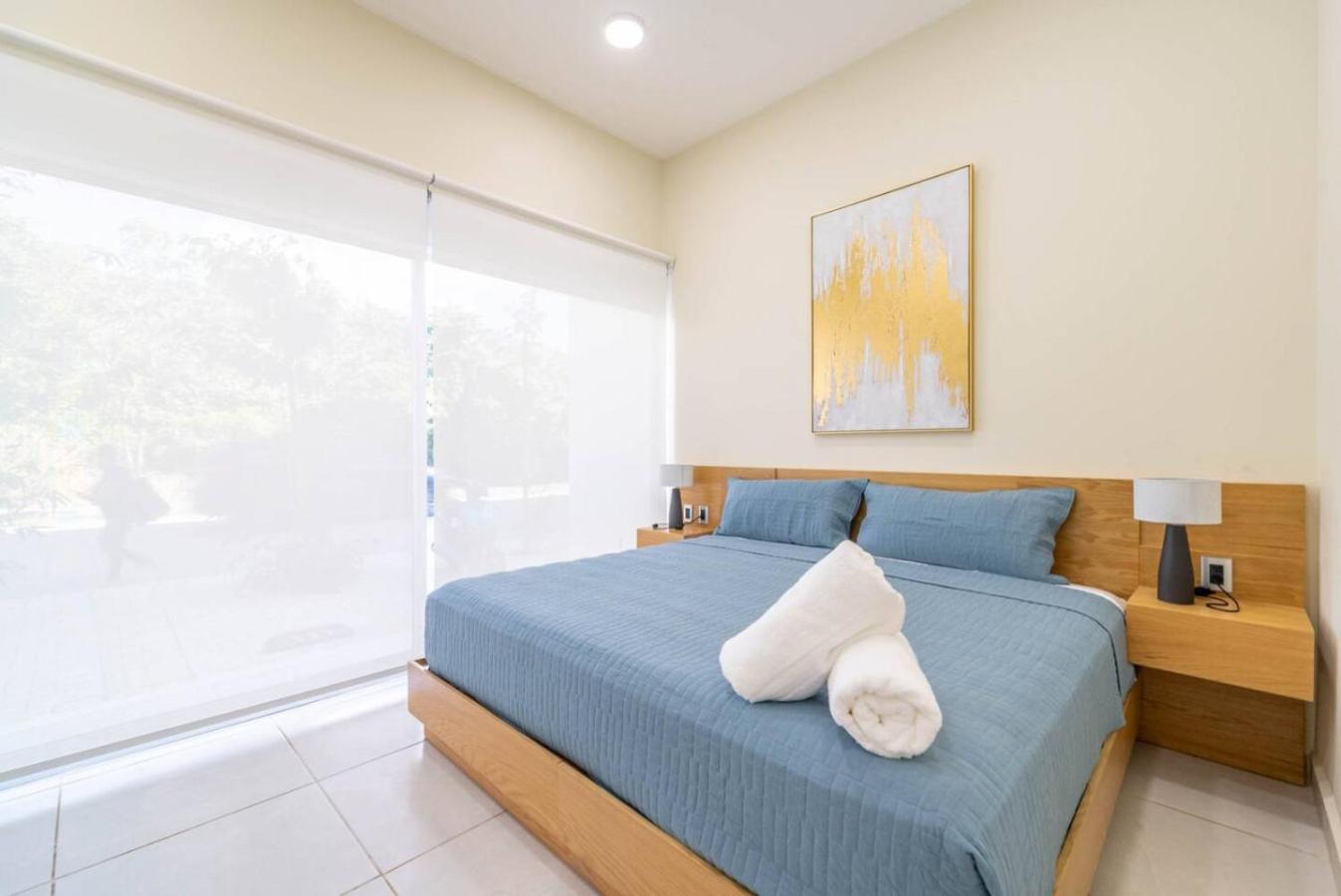 Holiday home 2 Bd With Balcony Gym Rooftop Pool
