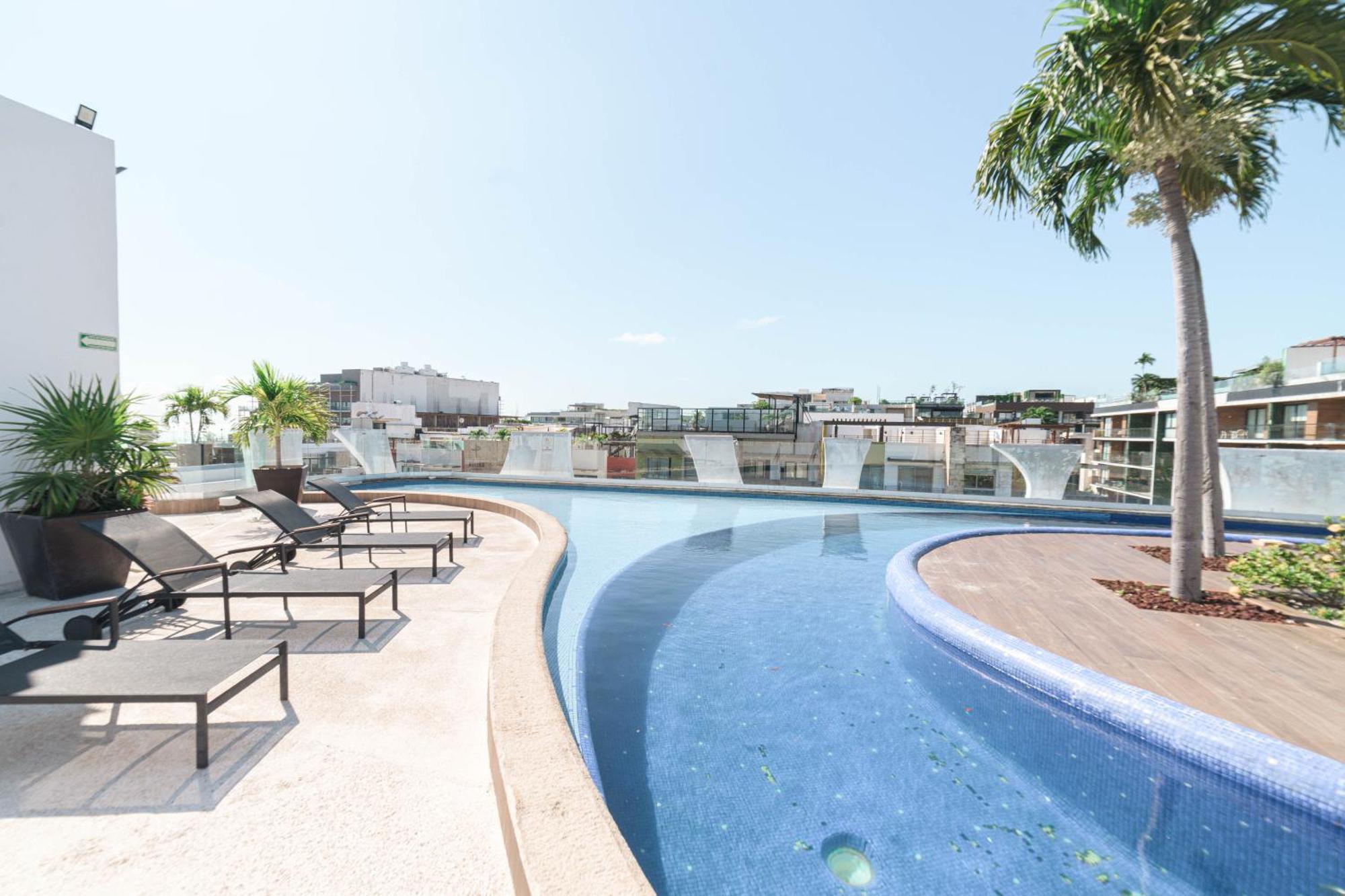 Spacious 200m From & 5th Ave Apartment *