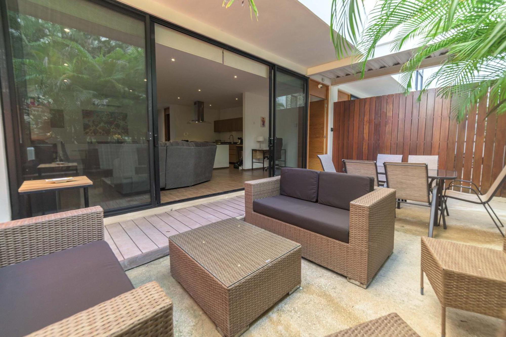 Apartment Spacious 200m From & 5th Ave *