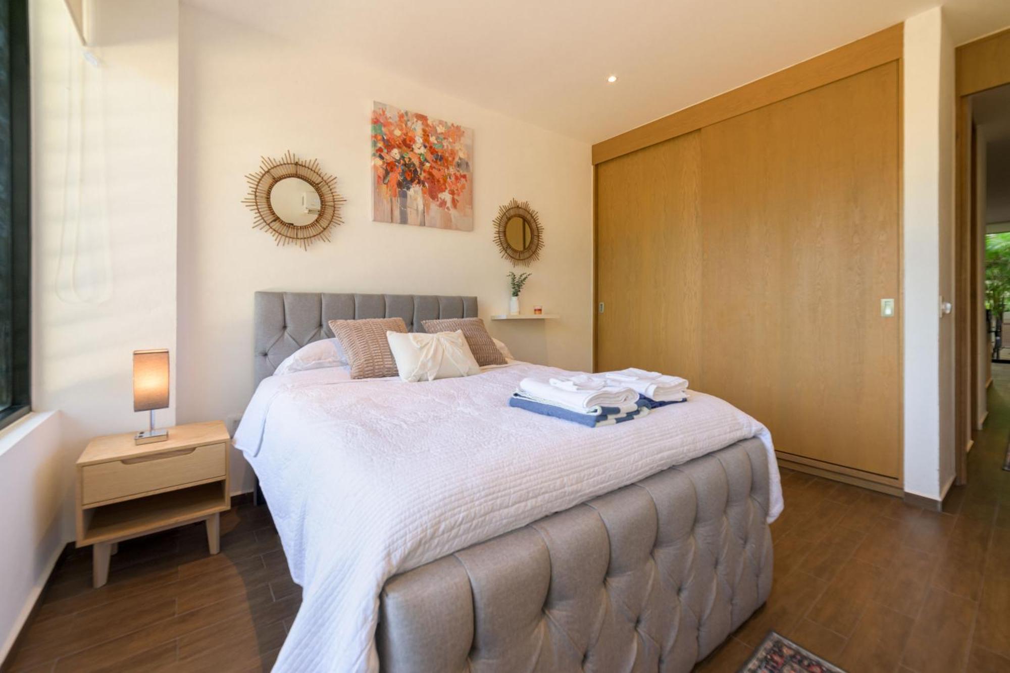 Spacious 200m From & 5th Ave Apartment *