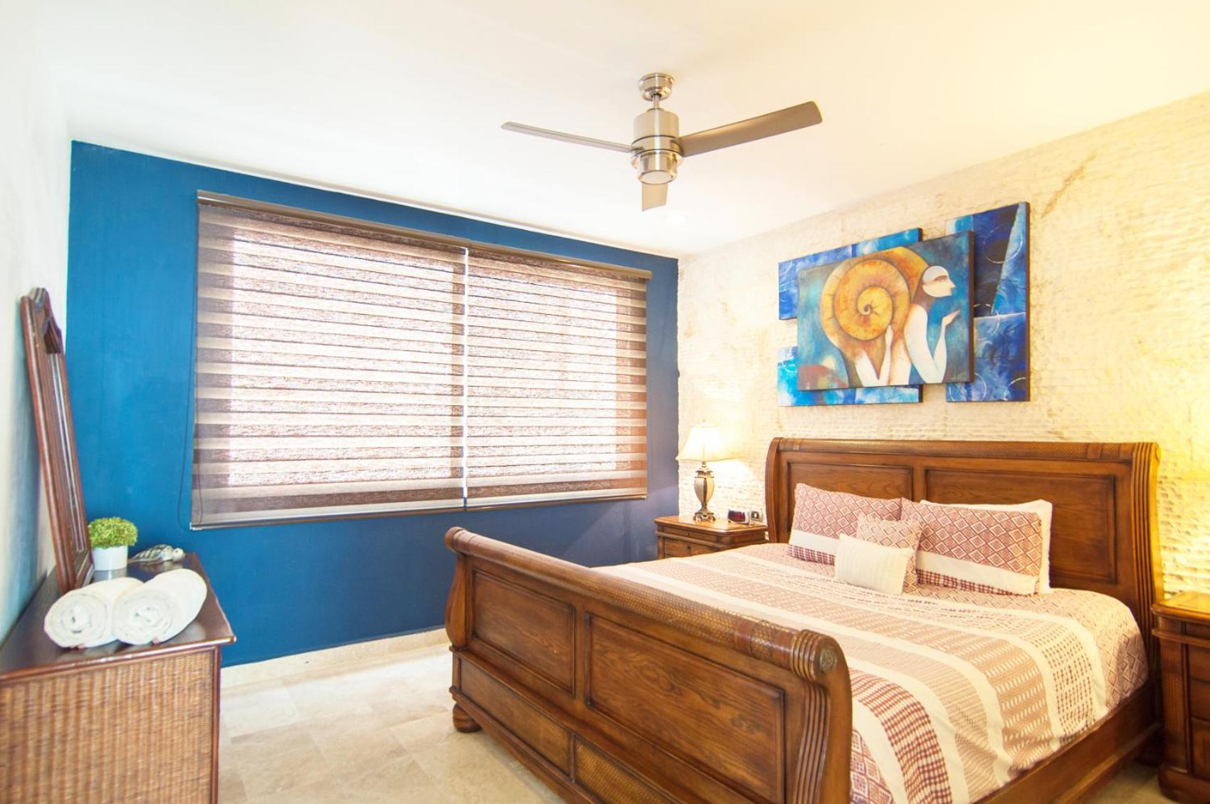 Exceptional Location Near Beach, Pool-view Balcony Holiday home *