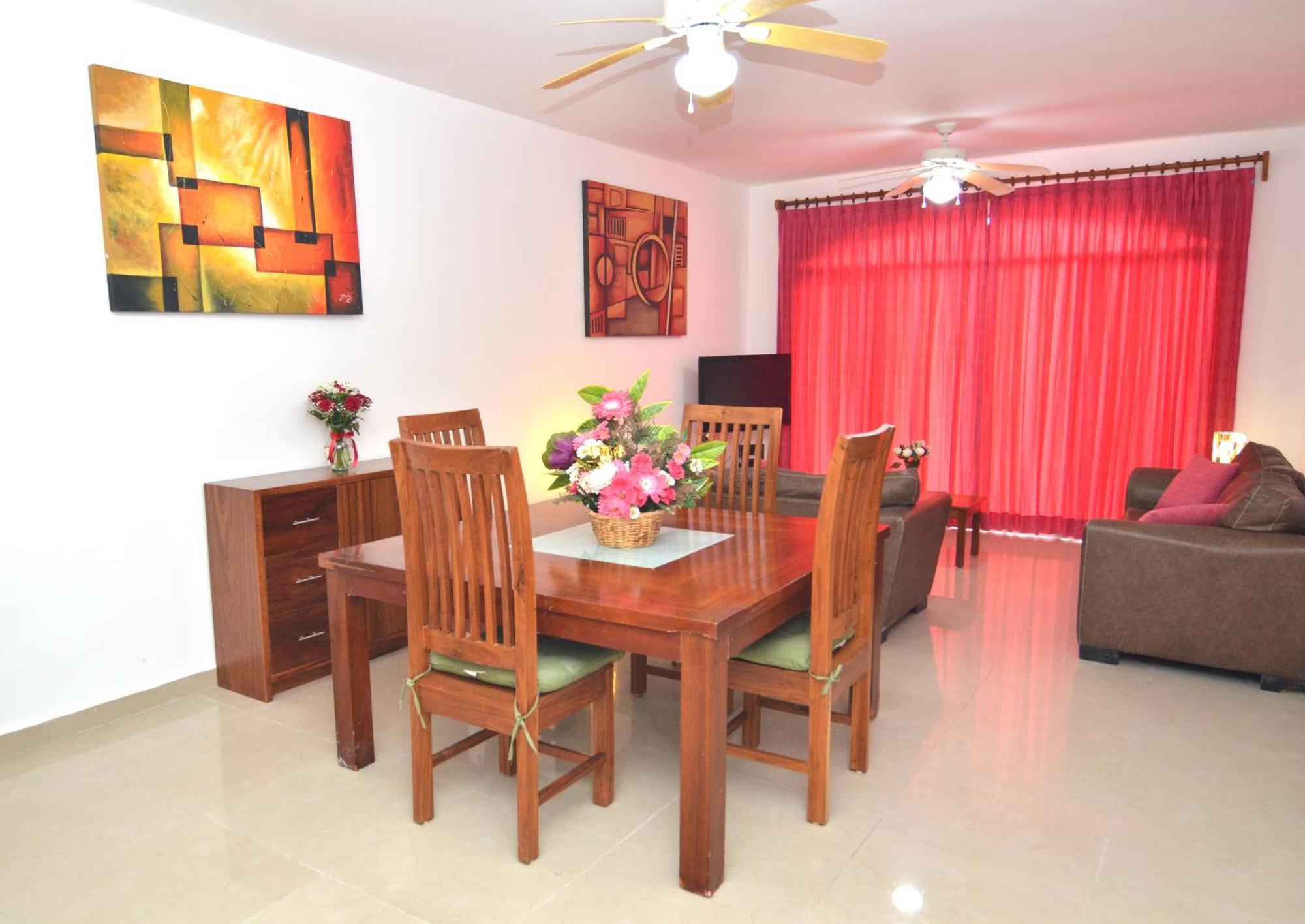 Rinconada Del Mar Apts