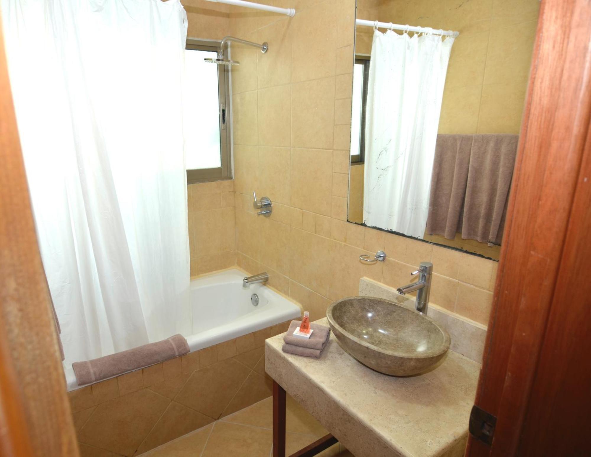 Rinconada Del Mar Apts *