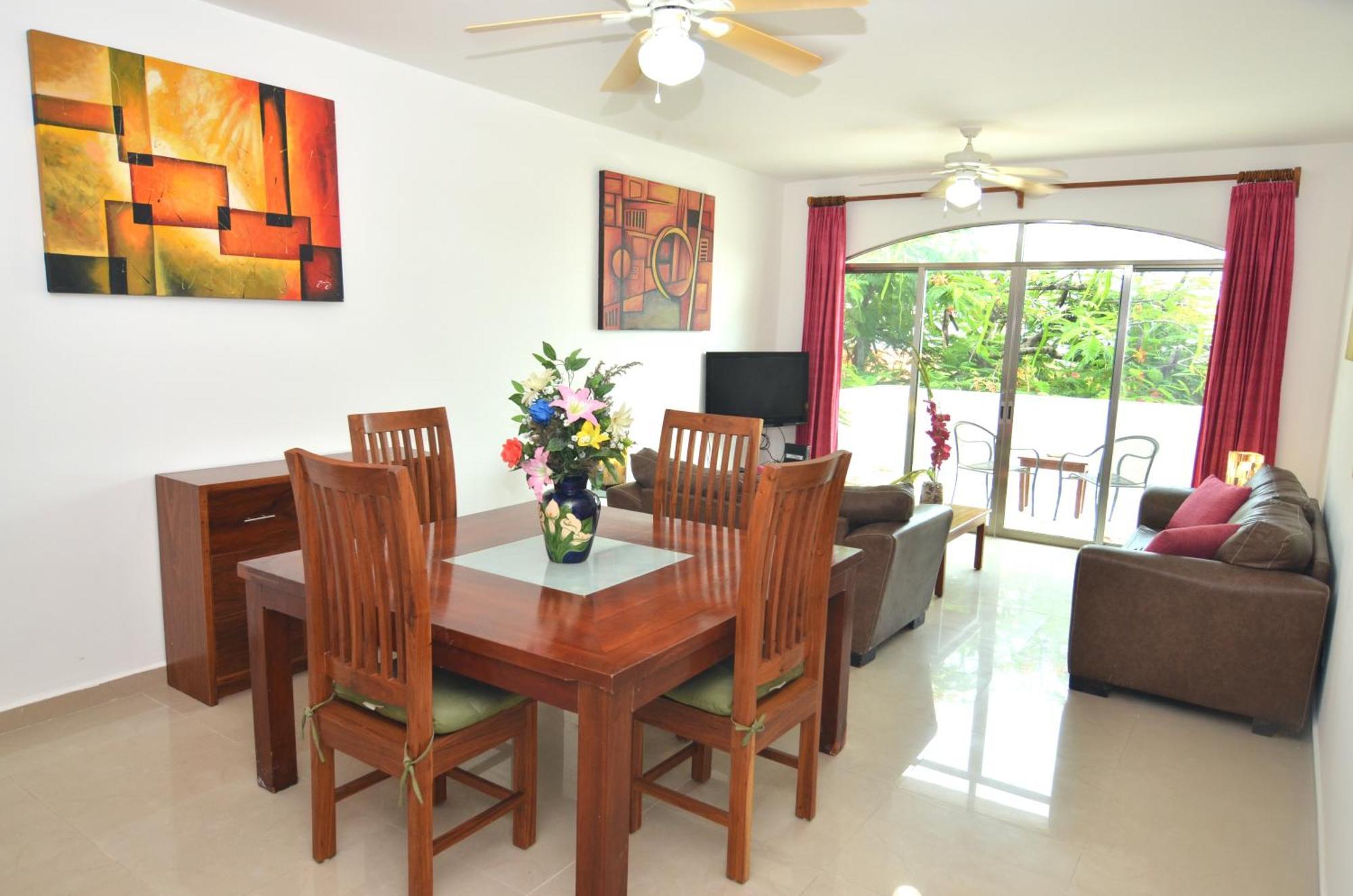 Rinconada Del Mar Apts *