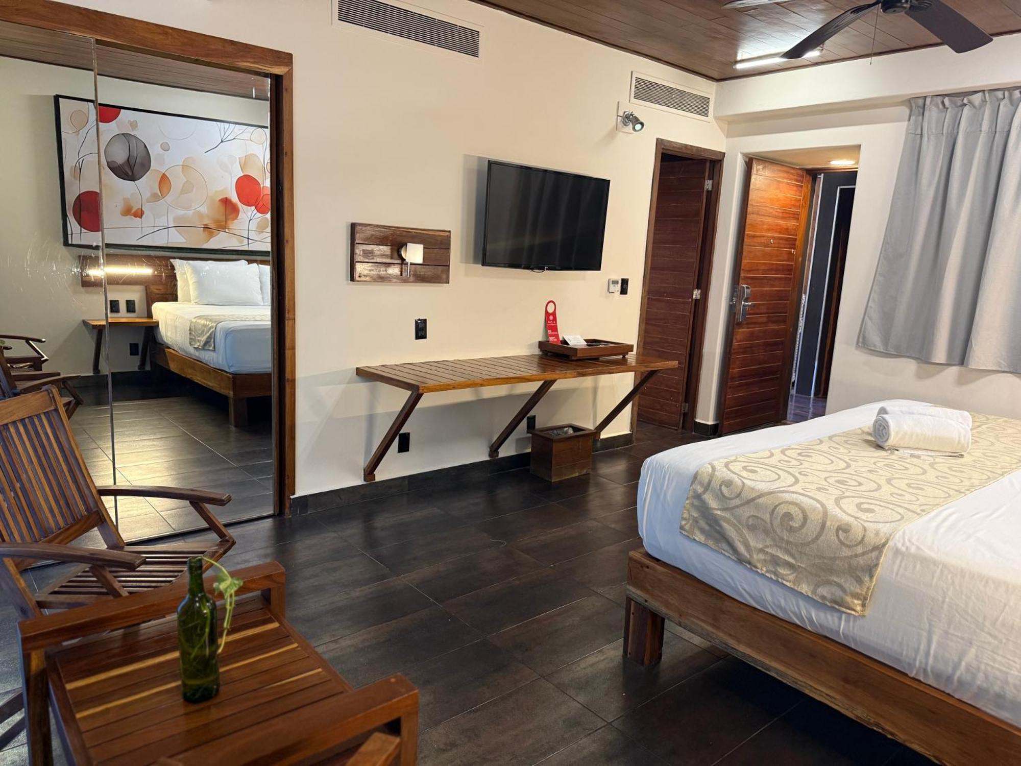 Reina Roja Hotel 4*