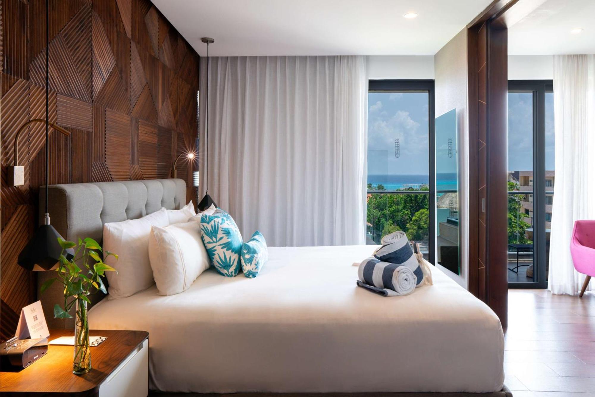 The Fives Downtown & Residences, Curio Collection By Hilton Hotel