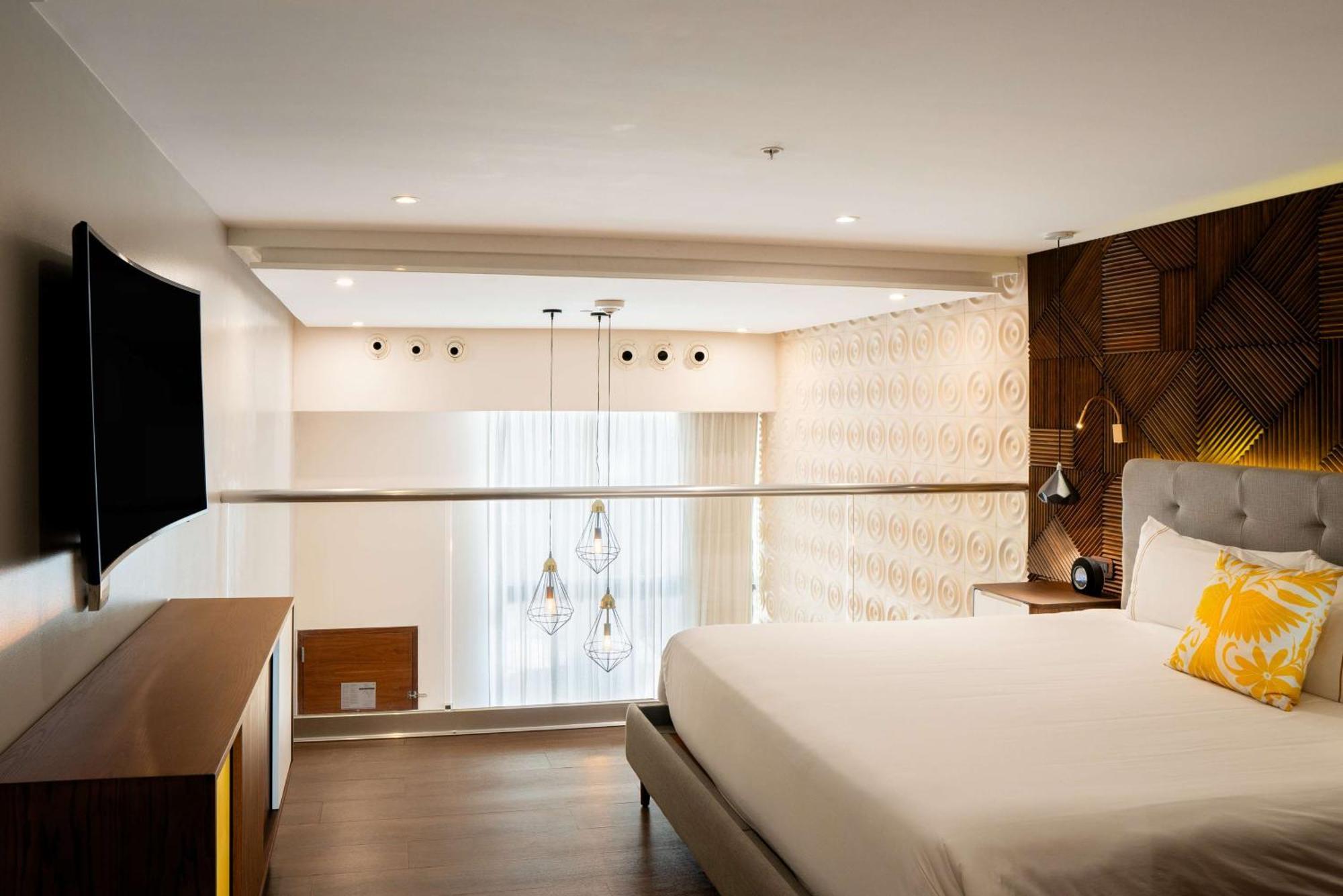 The Fives Downtown & Residences, Curio Collection By Hilton Hotel 4*