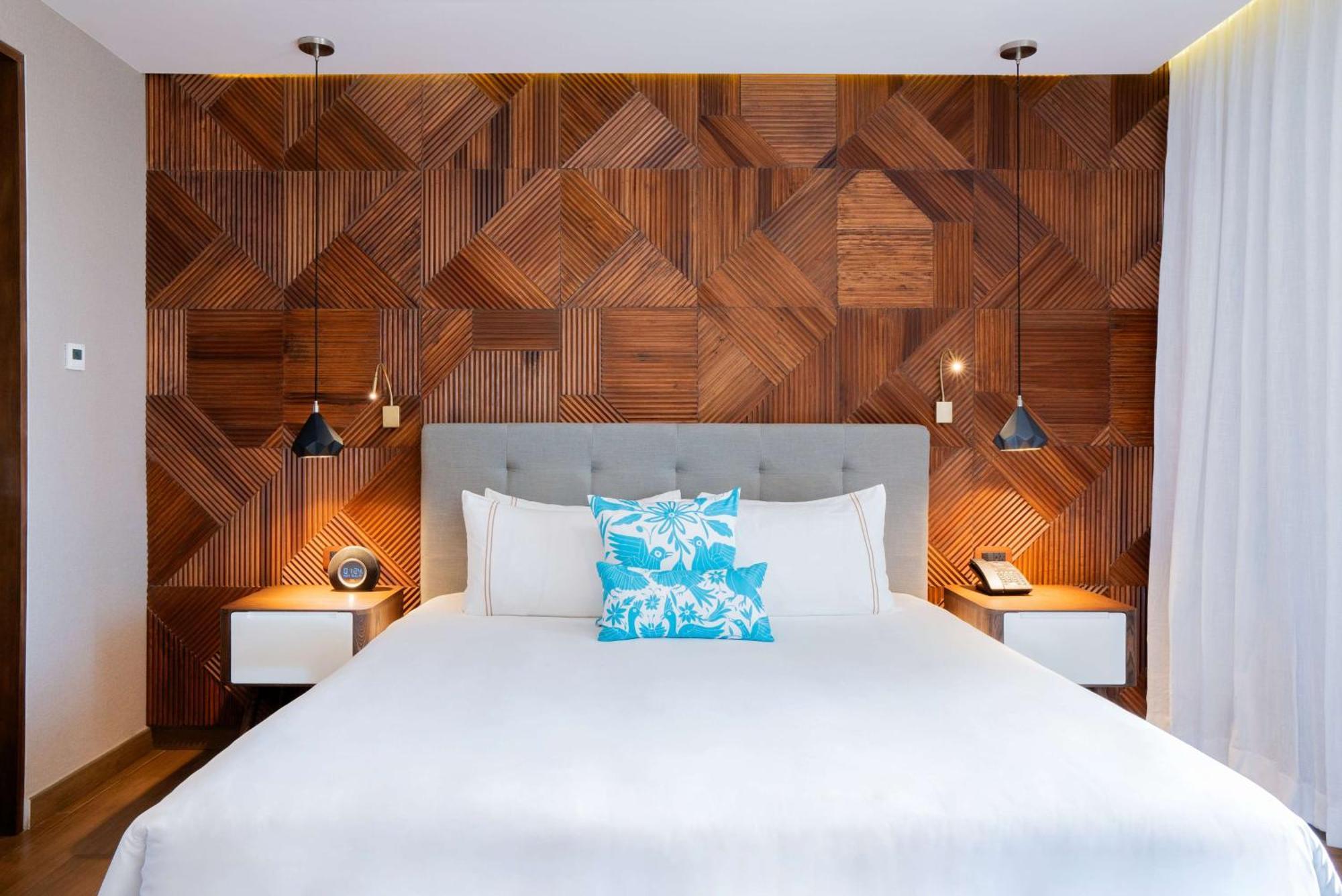 Hotel The Fives Downtown & Residences, Curio Collection By Hilton 4*
