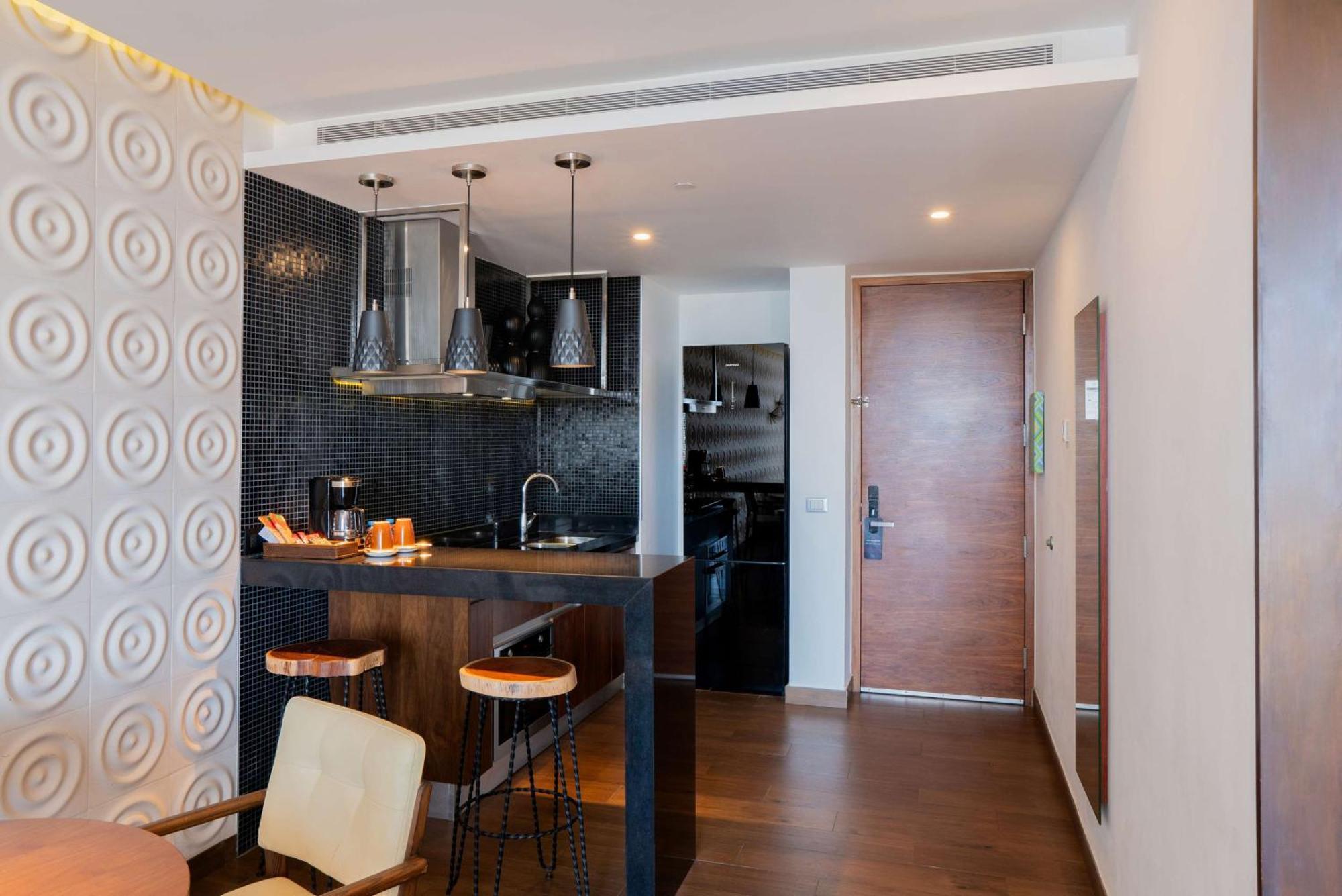 Hotel The Fives Downtown & Residences, Curio Collection By Hilton