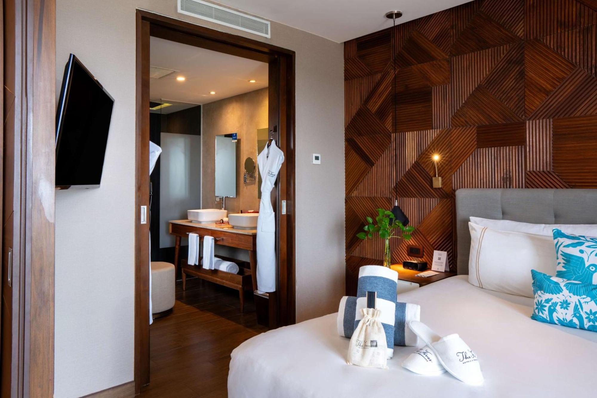 The Fives Downtown & Residences, Curio Collection By Hilton Hotel 4*