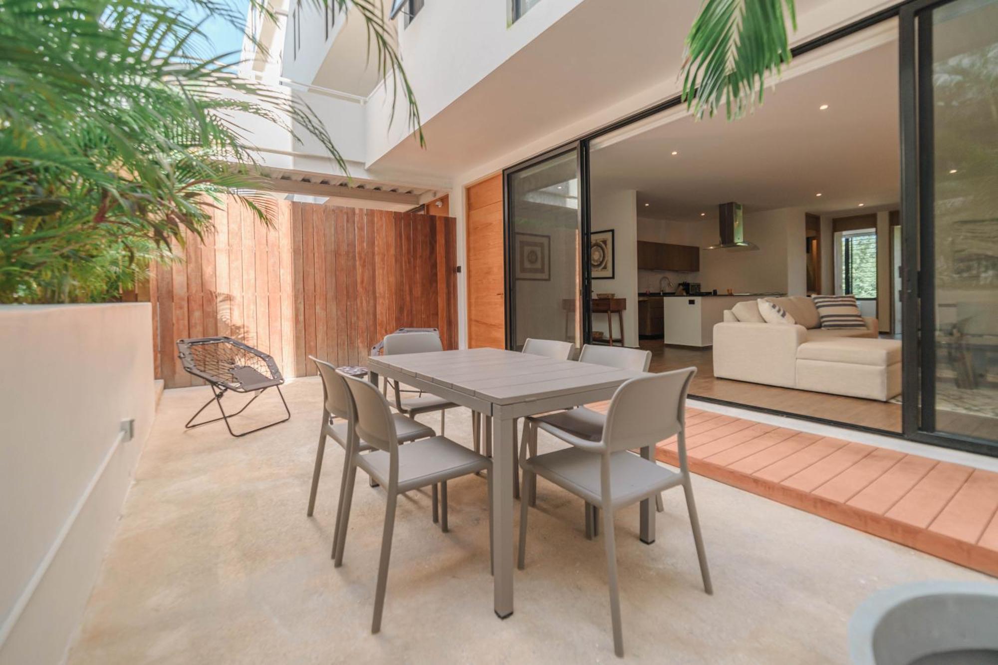 Modern 200m From & 5th Ave Apartment