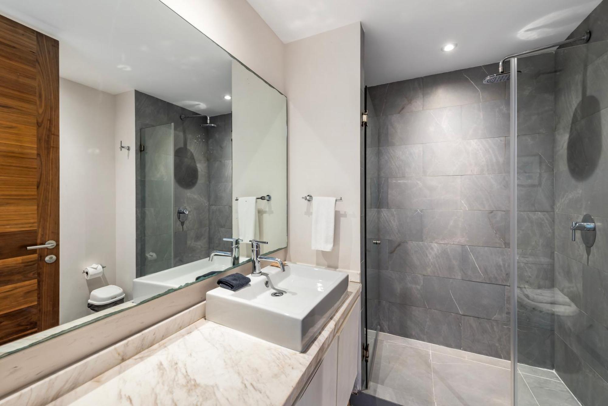 Luxury 2 Hab Cocina Ac Gym Pool Cine