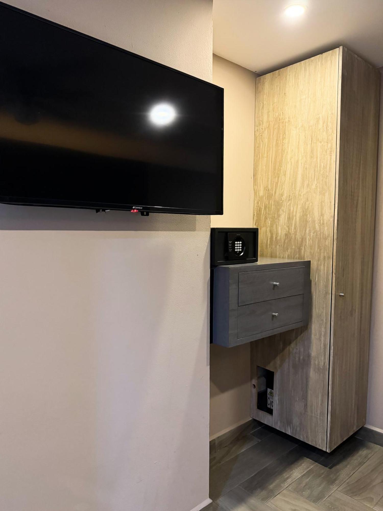 Hotel Illusion Xpress I Attraction Deluxe 4*