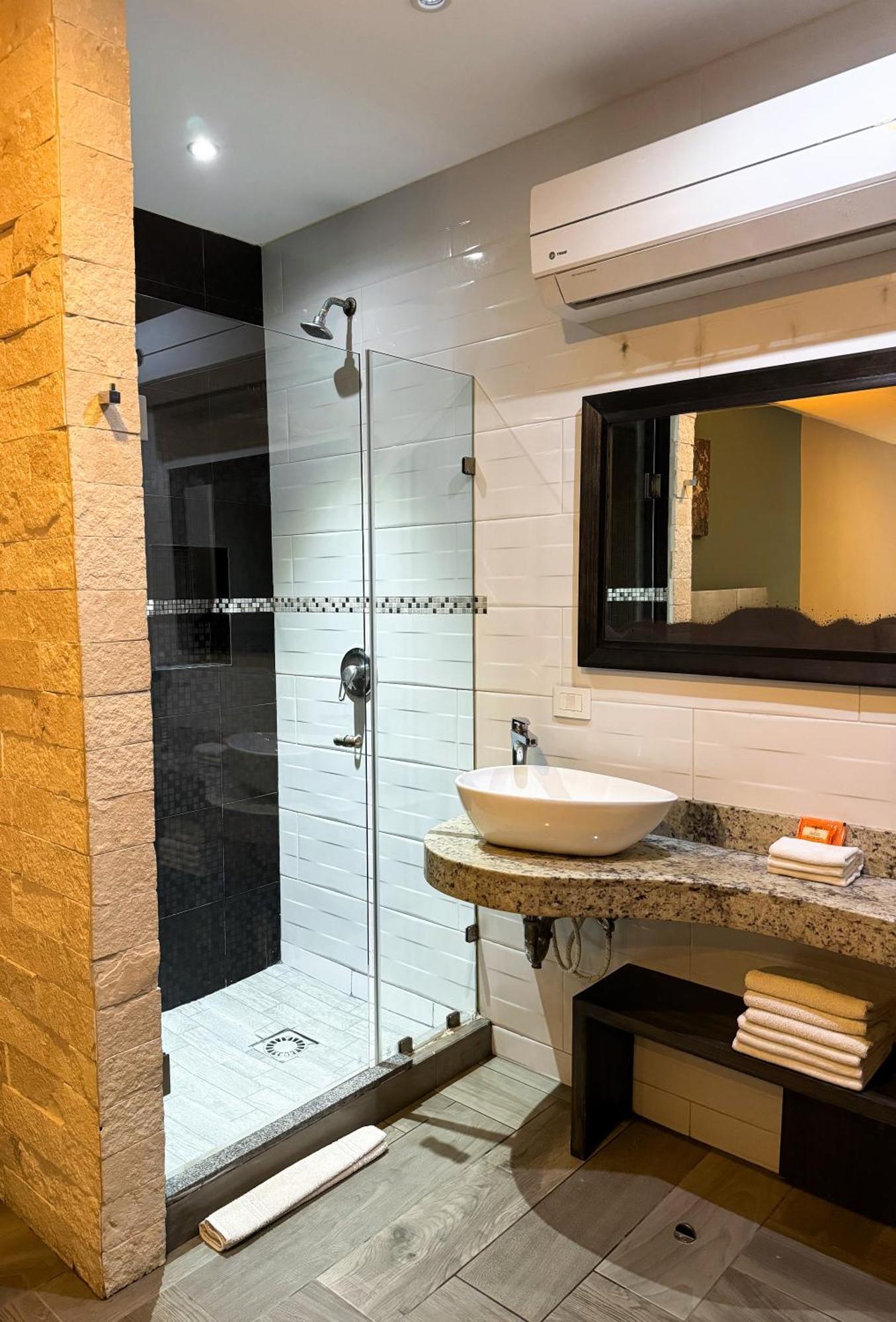 Illusion Xpress I Attraction Deluxe Hotel 4*