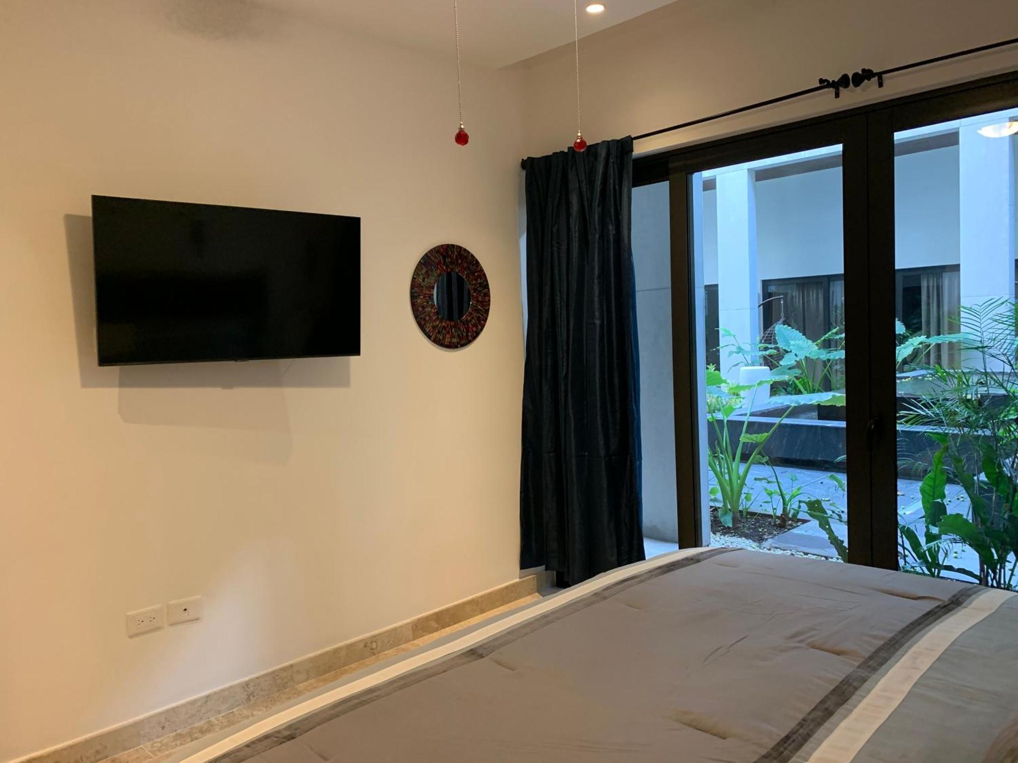 Ipana Luxury