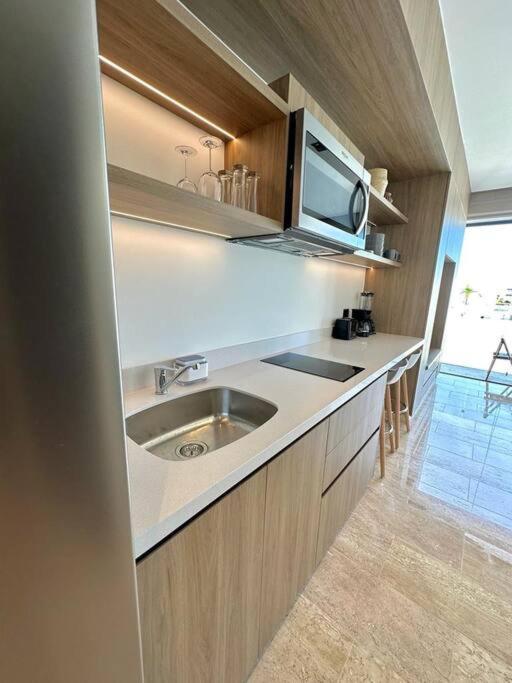 Apartment Cozy Modern View W/ Rooftop Pool & Gym - Agama 403 *