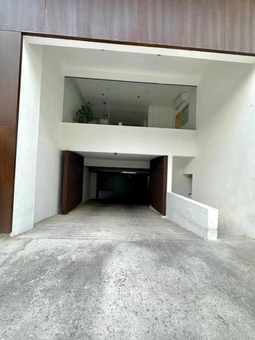 Cozy Modern View W/ Rooftop Pool & Gym - Agama 403