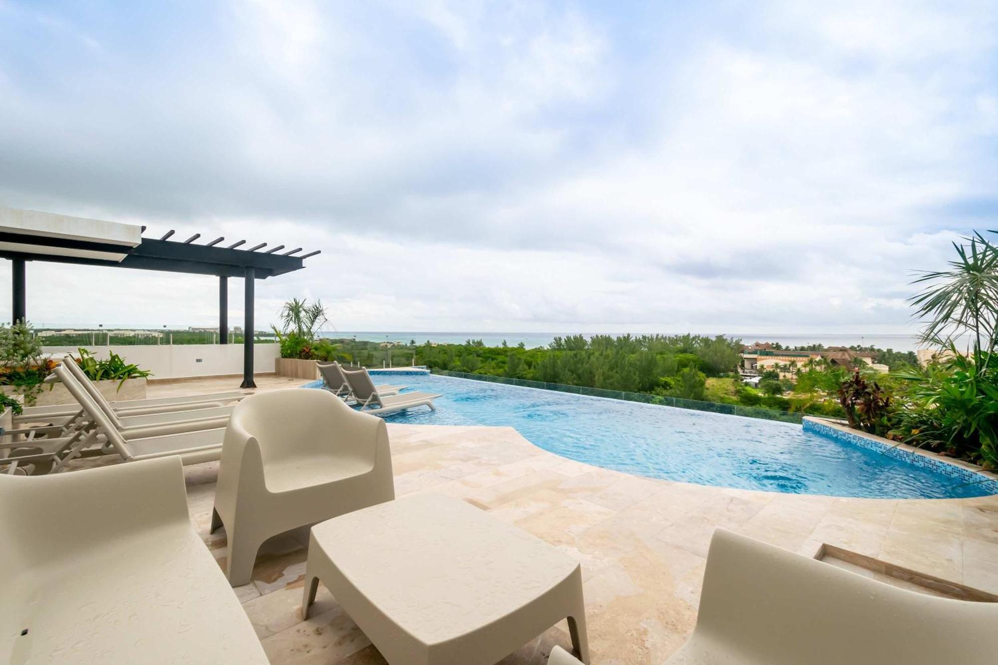 Vakantiehuis Chic Studio, Oceanview Roof Pool, Balcony, Gym *