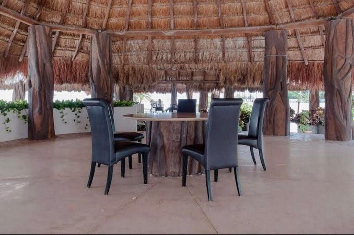 Quiet 3 Bedrooms, 2 Swimming Pools, 5th Avenue, The Sea Is Nearby! Apartment Playa del Carmen