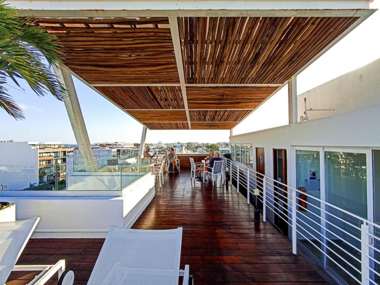 Wide With Sunny Balcony Pool Gym Steps 2 Apartment
