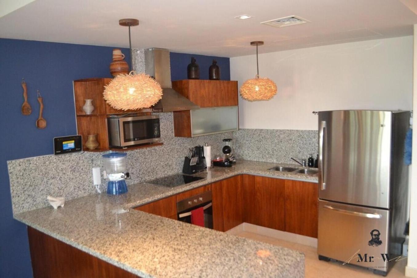 Private Pool Ph, Walk To Beach, 38th & 5th Apartment *