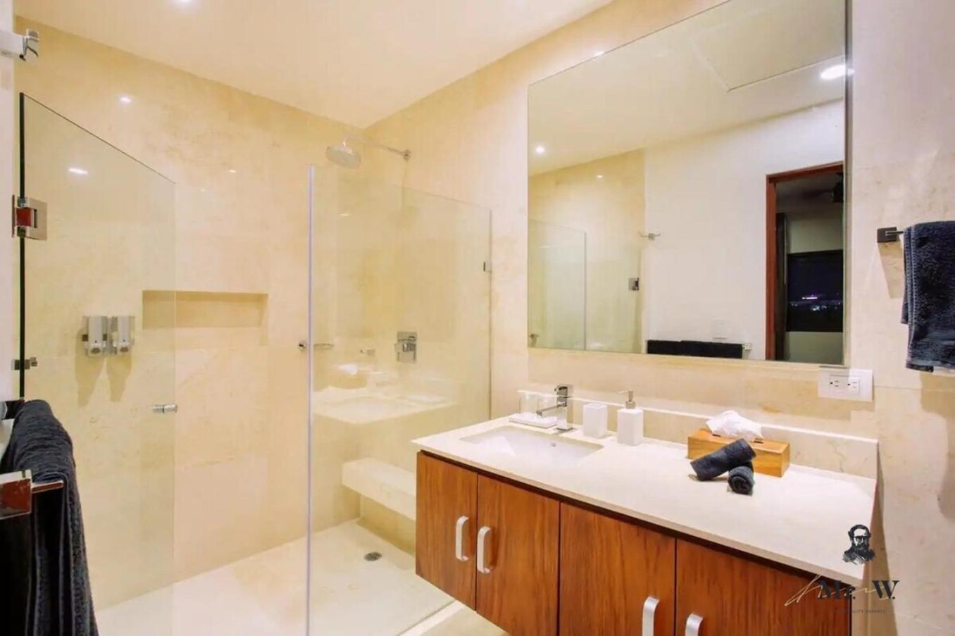 Private Pool Ph, Walk To Beach, 38th & 5th