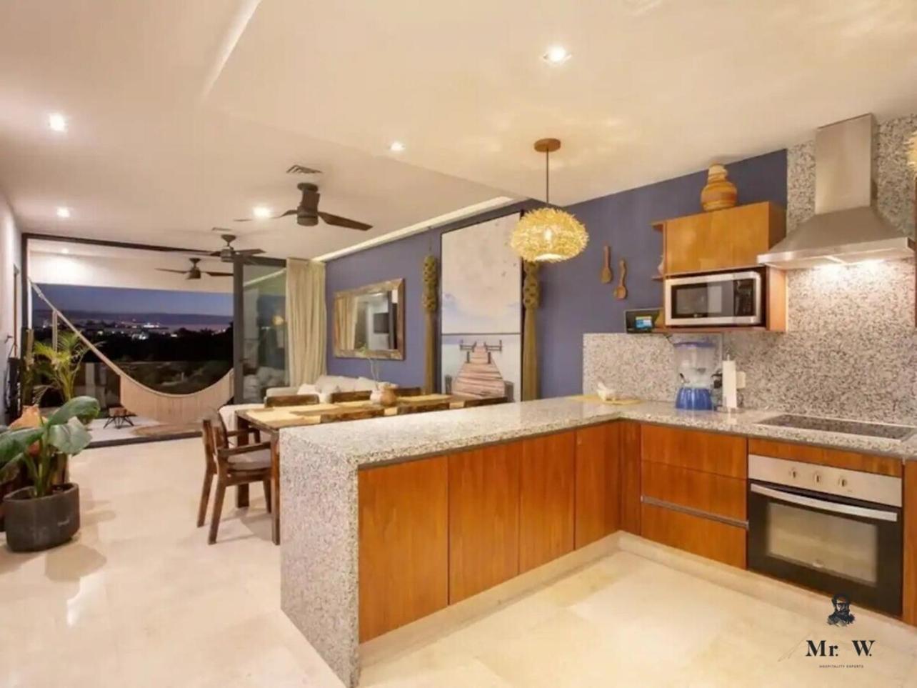 Private Pool Ph, Walk To Beach, 38th & 5th Apartment *