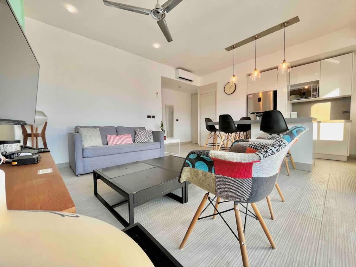 On 5th Avenue Steps Away From Mamita's At Quinto Sol By Waves Holiday home