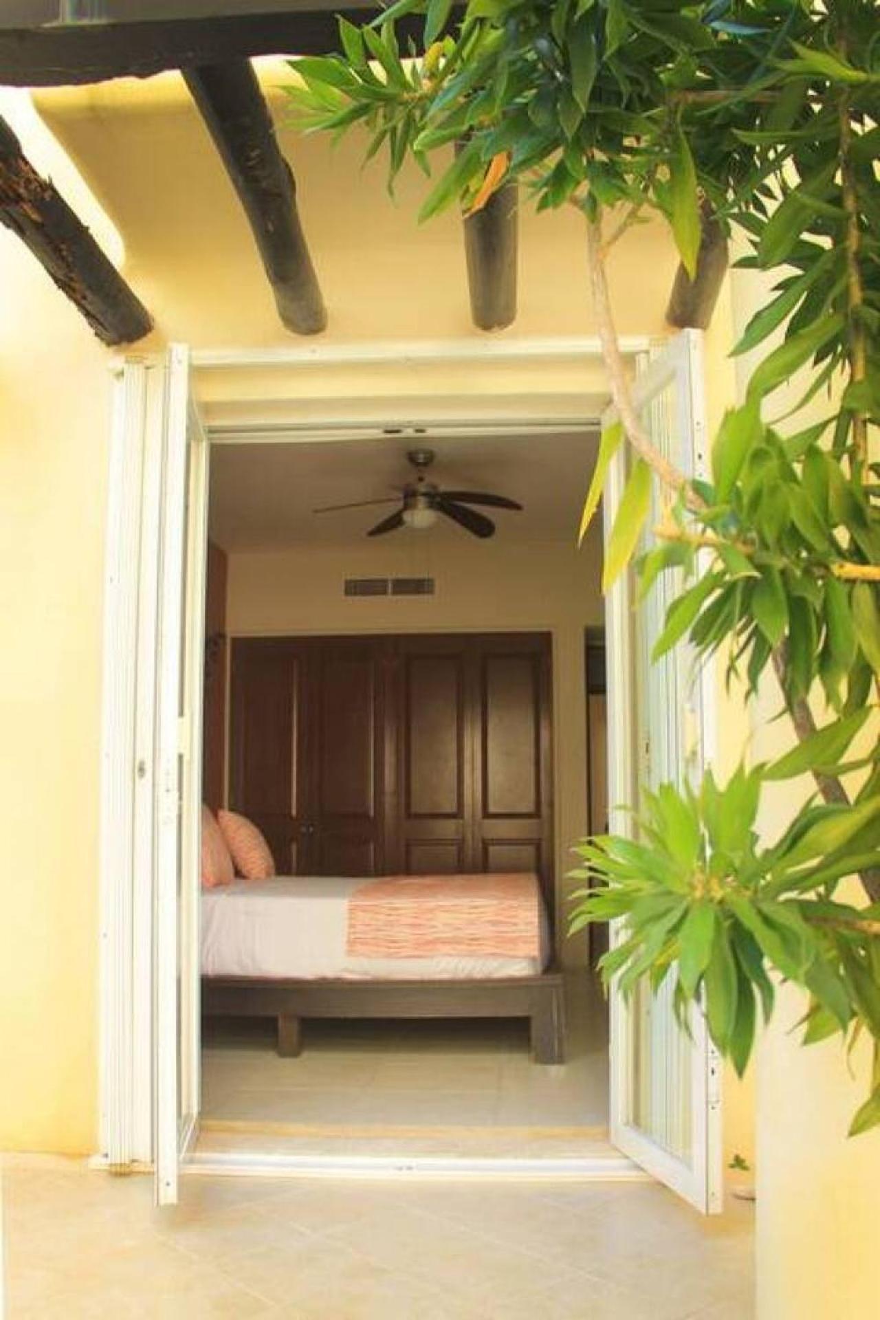 Playa Paradise Getaway. Cozy 2br In The Heart Of Playa Apartment *