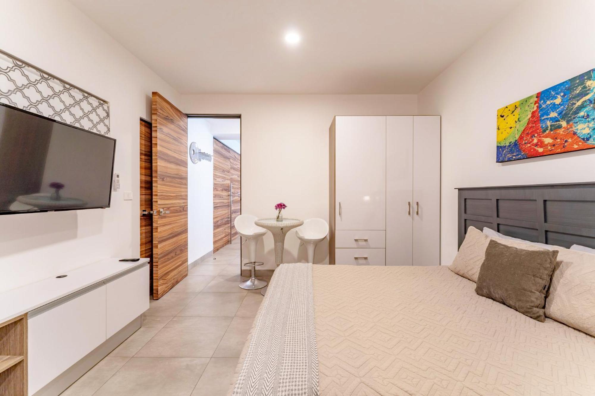 At Icono 3 Bedrooms Close 5th *