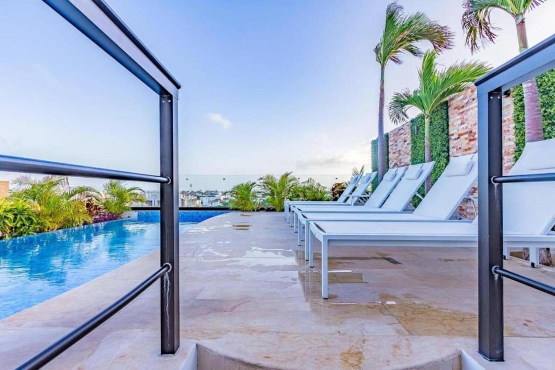 Radiant Rooftop Pool At Menesse 38th Perfect Location Holiday home Playa del Carmen