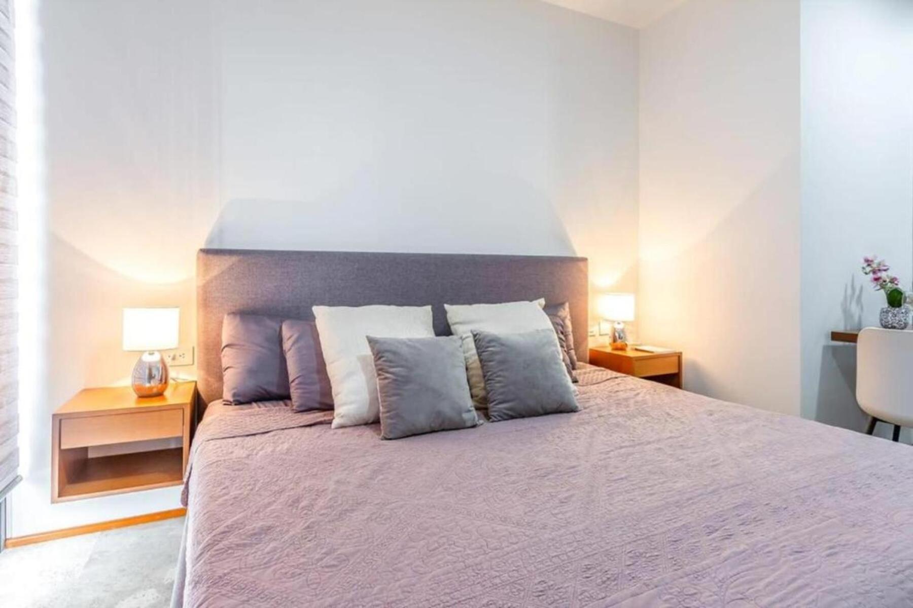 Radiant Rooftop Pool At Menesse 38th Perfect Location