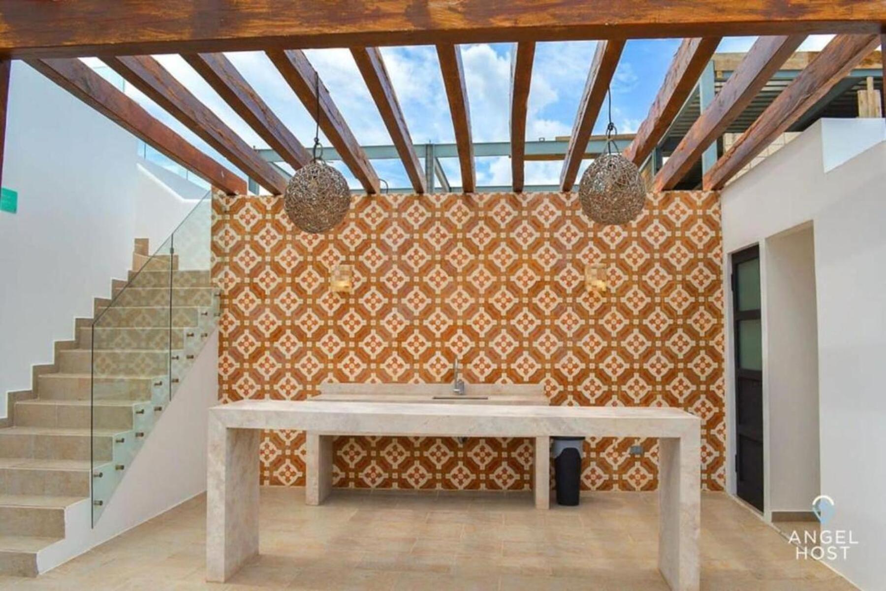 Holiday home On 5th, Pvt Balcony, Oceanview Roof Pool *