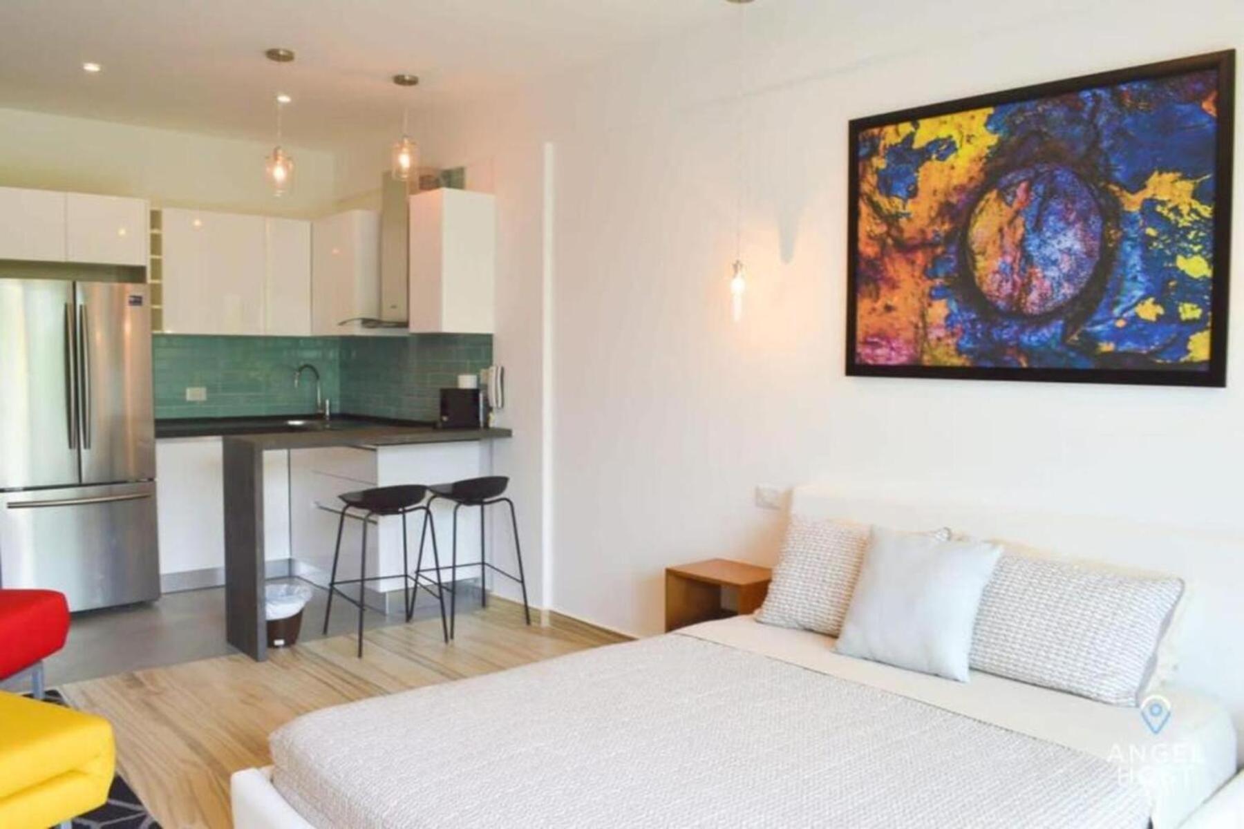 On 5th, Pvt Balcony, Oceanview Roof Pool Holiday home